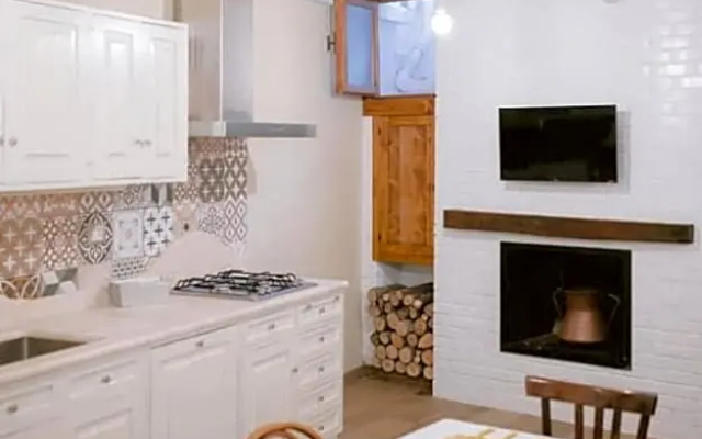 Modern Elegance Suite B&B