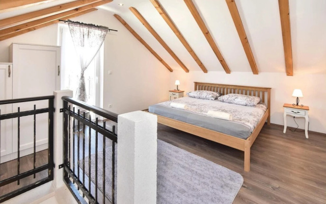 Amazing Home in Pucisca With 3 Bedrooms, Wifi and Outdoor Swimming Pool