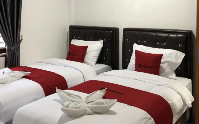 RedDoorz near CitraLand Gama City Medan