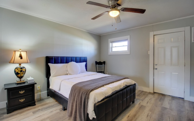 Huntsville Studio w/ Workspace Near Downtown