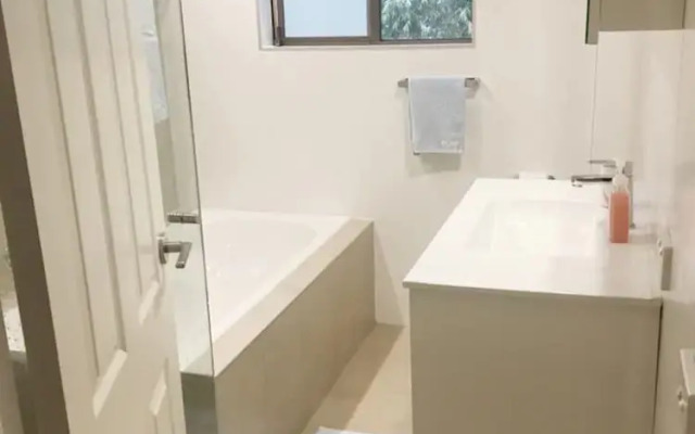 Modern Apartment Close to Randwick UNSW And City