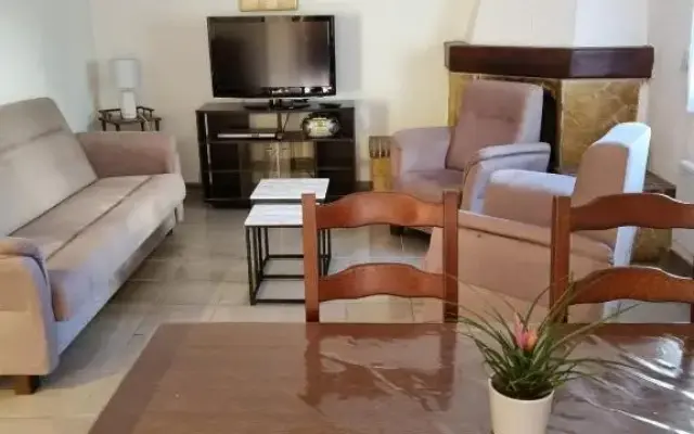 location vacances T4 bas de villa Toulon