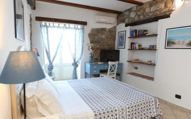 SELF Apartments - Coastal Suite and Central Balcony