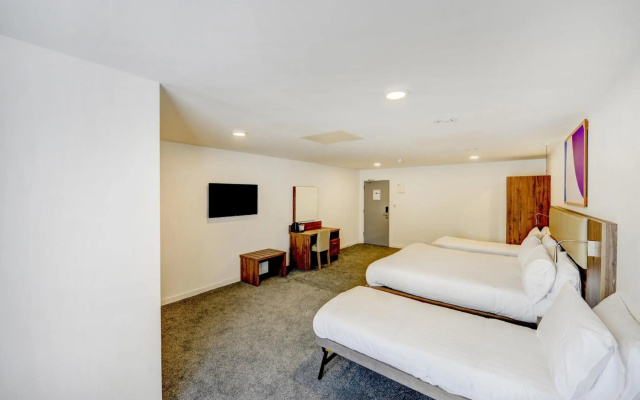 OYO Plymouth Central Hotel