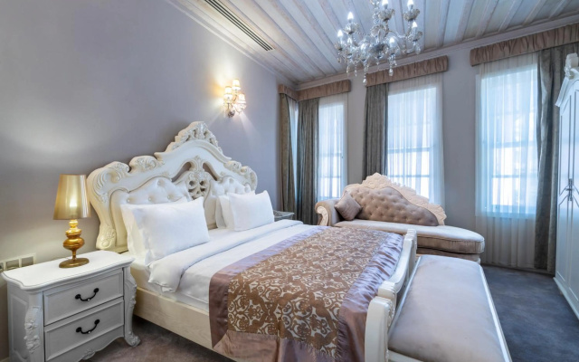 Elegance East Hotel 