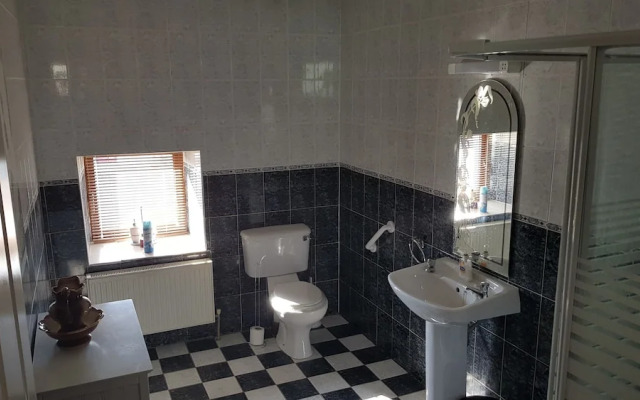 Apartment Sleeps 7 With Mezzanine