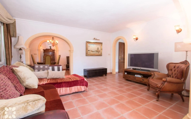 Villa Hugo 11 by Abahana Villas