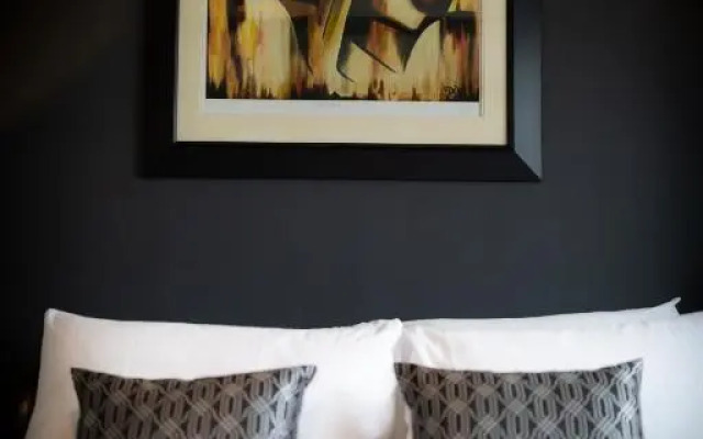Storr Apartments