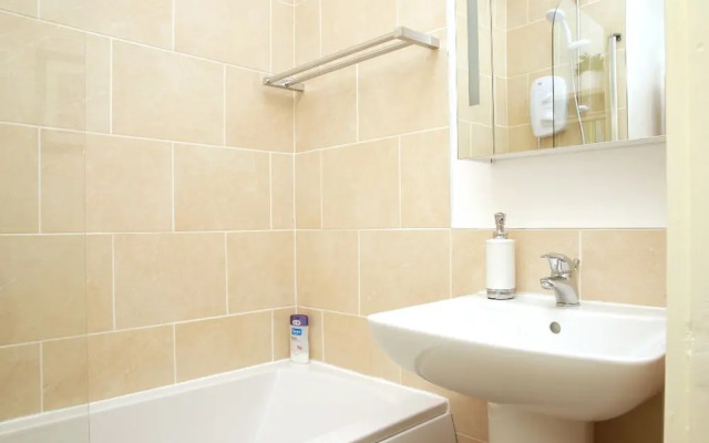 1 bed flat off Royal Mile