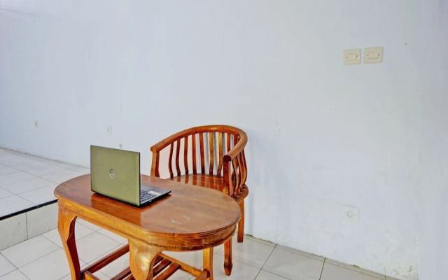 OYO Life 92937 Kost Putri Sarkara Syariah