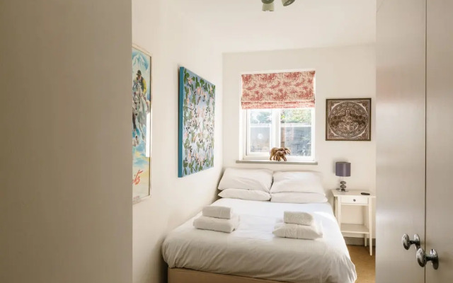 Bright and Charming Battersea Park Apartment