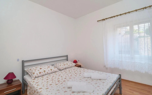Beautiful Home in Pucisca With 4 Bedrooms, Wifi and Outdoor Swimming Pool