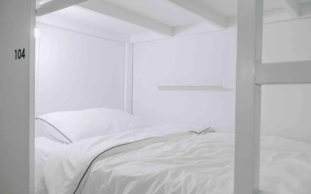 820house - Entire Floor 4 beds