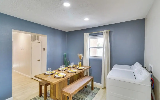 Central Albuquerque Getaway w/ Hot Tub & Grill!