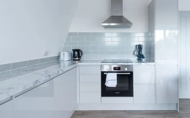 Newly Refurbished 2 bed With Fantastic View