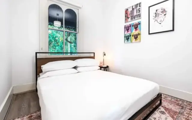 Contemporary 2-bed House in Trendy Enmore