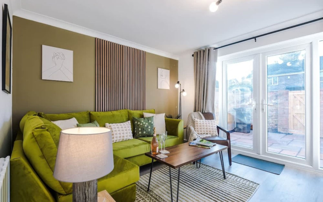 Gorgeous Home in Chester Sleeps 6 With Parking