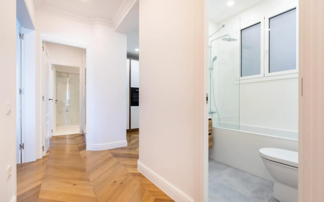 Majestic 4BR/4BATH apartment in Sagrada Familia area