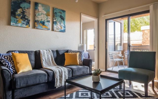 1 BR Apt with Parking by Frontdesk