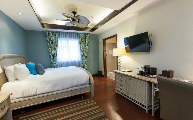 Surfrider Resort Hotel