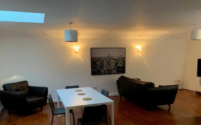 Stunning large 3 bedroom Penthouse Apartment