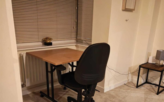 3 Bedroom House Sleeps 7 - Pets Ok - Free Parking