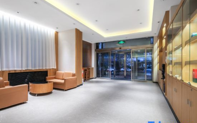 LE JU Hotel (Zhengzhou Zhongzhou Avenue Zhongyuan International Exhibition Center)