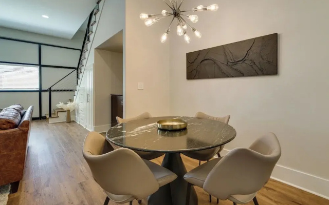 Upscale Texarkana Townhome, Walk to Downtown!