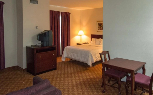 Chisholm Suite Hotel