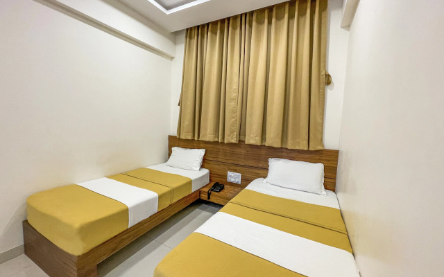 Stay Guru Hari Om Residency