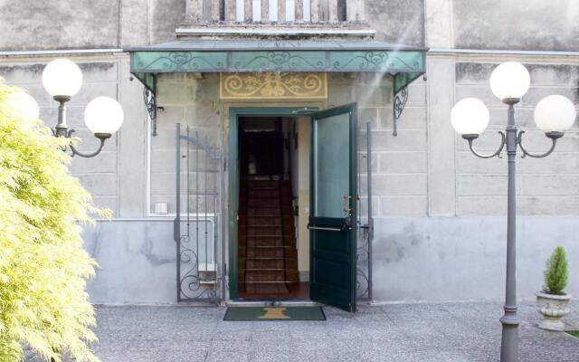 Hotel Ristorante La Torretta Бьянце вид на фасад