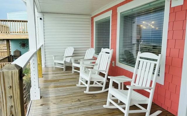 Nauti Time 5 Bedroom Home by RedAwning