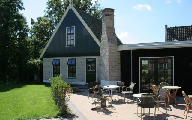 Carefully Furnished Chalet Near the Wadden Sea