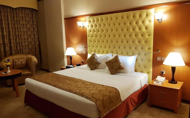 Click Park Hotel