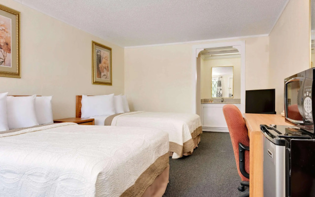 Knights Inn Macedonia