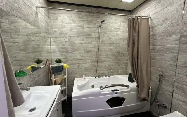 Charming 2-bed Apartment in Baku City Center