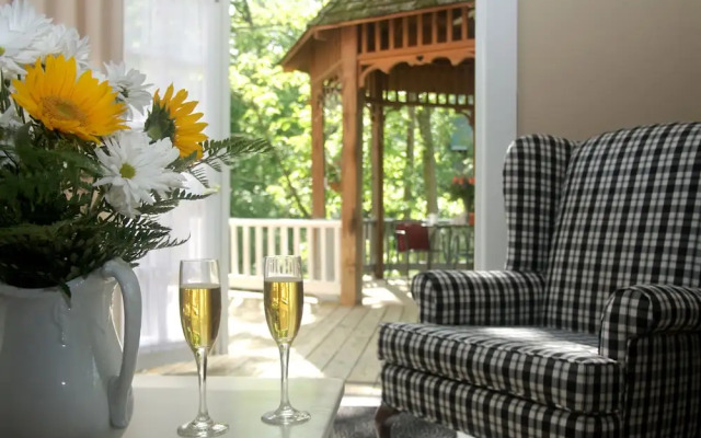 Heartstone Inn B&B & Cottages