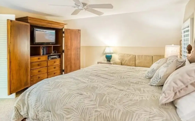 Bird Of Paradise 4 Bedroom Home by RedAwning
