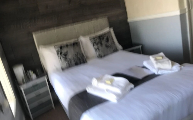 Residency hotel and Bar