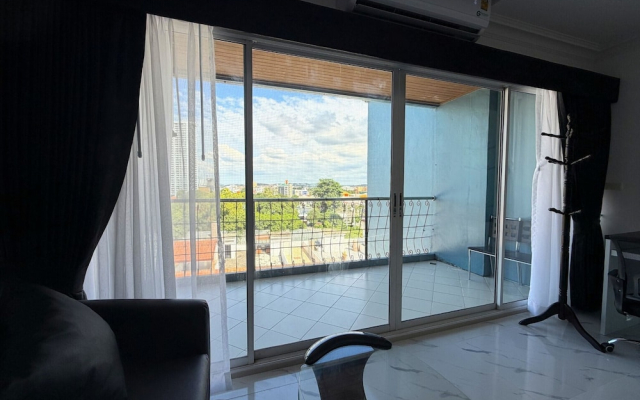 Spacious Studio With Balcony - TW Platinum Suites, Jomtien