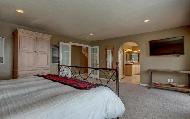 Golden Butte 4 Bedroom Home by RedAwning