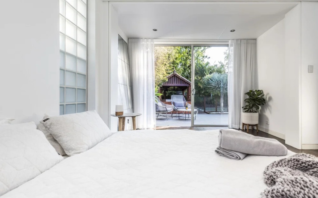 Coogee Luxury Home with Salt Water Pool & Parking