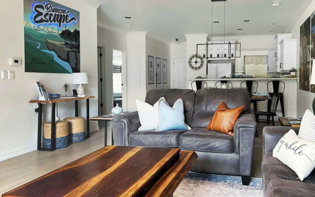 Branson Escape: Pool, Game Table, Sleeps up to 10!