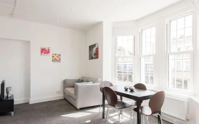 Kennington Apartment A/Apartment