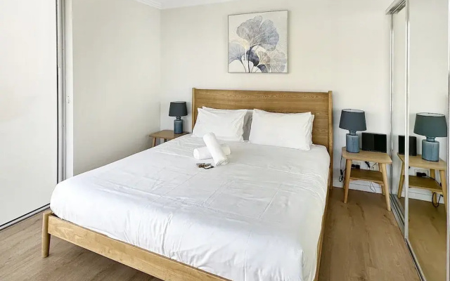 High-rise 2-bed Apartment With Gym, BBQ & Pool