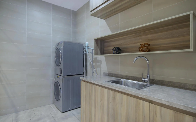 Hanting Premium Hotel Nanjing Zhonghuamen Metro Station