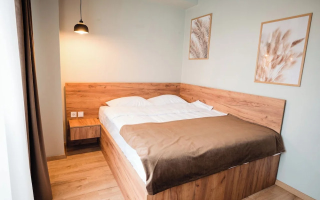 Fly & Stay At George'S