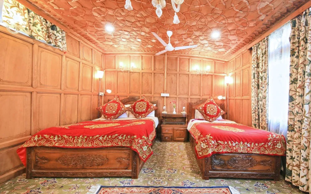 Kolu Group Of Houseboats