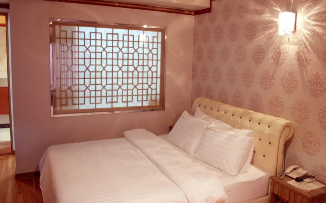 Hotel Lynn House