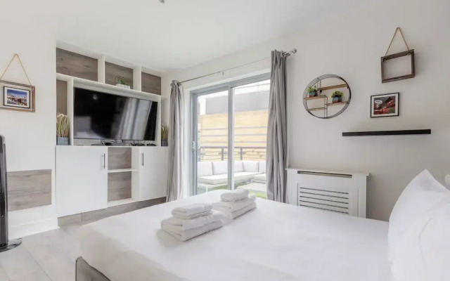 Bright 2 Bedroom Flat in Lambeth With Balcony